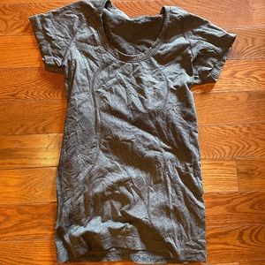 Heathered Grey Lululemon swiftly tech short sleeve tee. Size 6